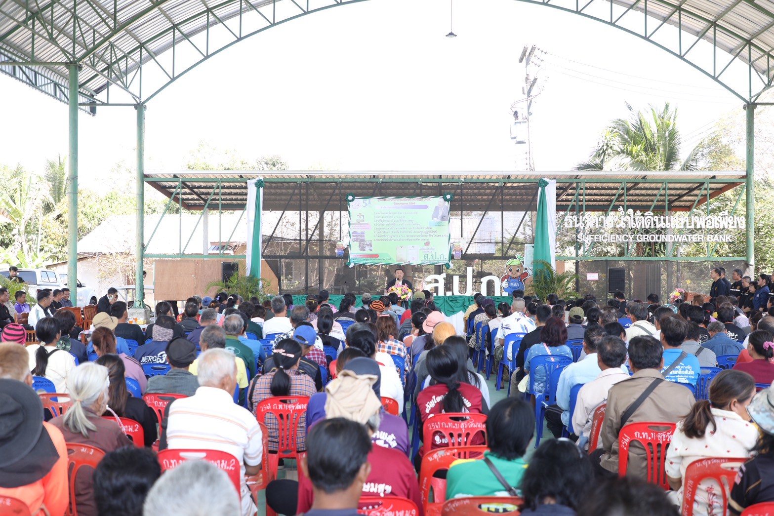 title - ชาวน้ำยืนเฮ ส.ป.ก. ขนทัพบริการถึงที่ ต.เก่าขาม ลดค่าใช้จ่าย ยื่นขอออกโฉนด - ปรึกษาปัญหากฎหมาย ครบจบในที่เดียว